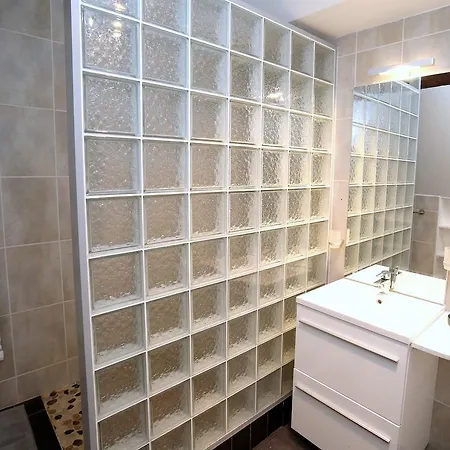 Le Duplex Du Peintre Apartment